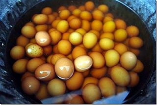 中國特色美食英文單字－童子蛋（urine-boiled eggs）